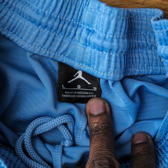 Nike Jordan UNC Tar Heels Basketball Shorts in Carolina Blue Size L Retro Sporty - Picture 4 of 6